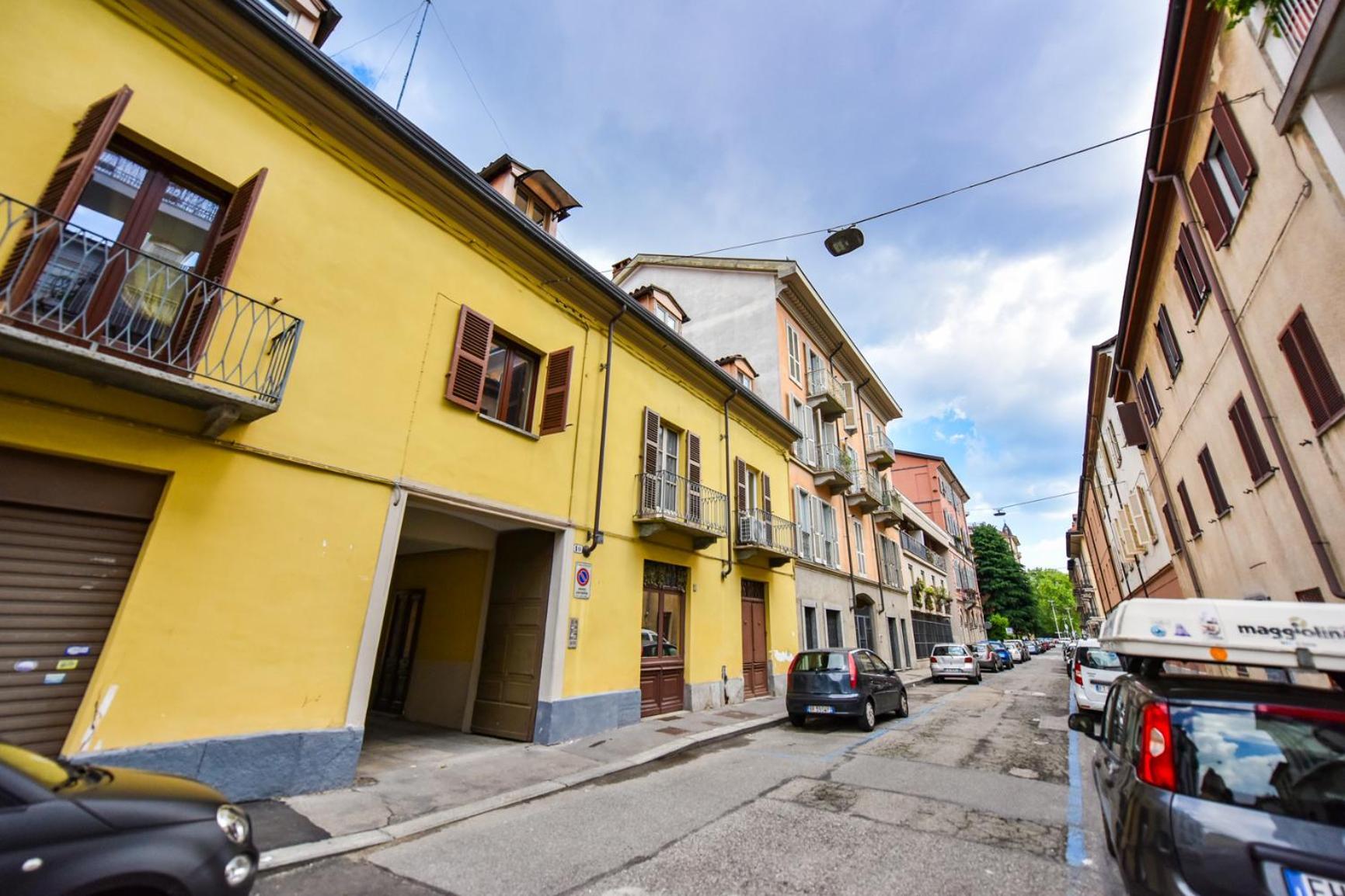 Modern Apartment Piazza Statuto Porta Susa Fs Torino Eksteriør billede